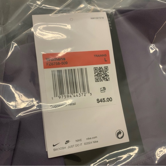 Nike One 8-in. High-Waisted Pocketed Biker Shorts Purple Size Large NWT - Picture 6 of 7